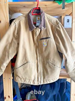 Carhartt Thrashed Faded Distressed detroit jacket medium