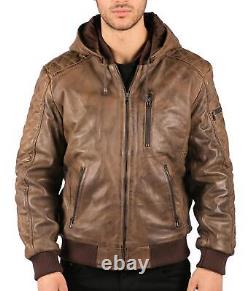 Veste bomber en cuir marron pour homme, délavée, avec capuche amovible, matelassée et usée.